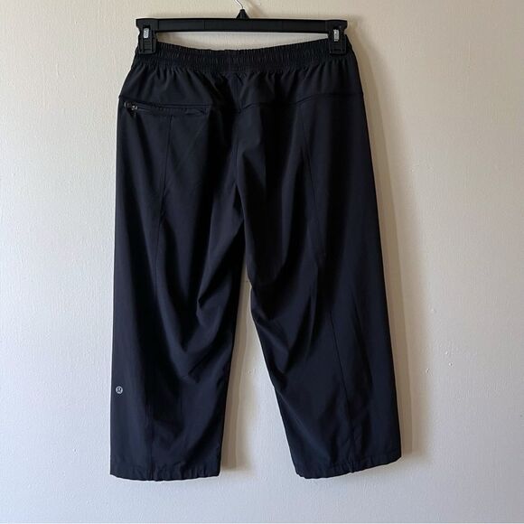 Lululemon Step Lively Crop Women's Black Midrise Lightweight Pants SZ 6 - Picture 2 of 10